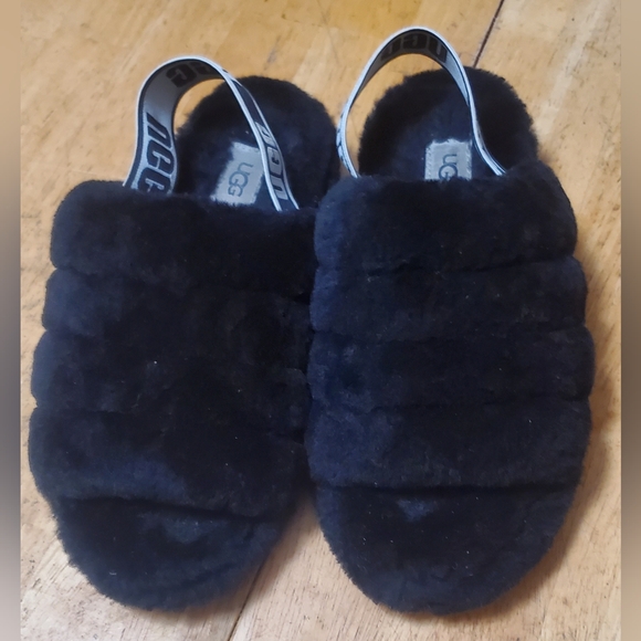 Black UGG Slippers  Size 6 - Picture 4 of 4